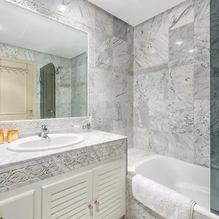 Wintowinrentals Luxury And Sea View Inside Puerto Marina Lejlighed *